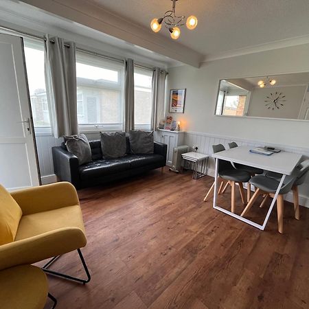 Beachcomber, Sunbeach, Scratby - Two Bed Chalet, Sleeps 4, Free Wi-Fi, Free Club Passes, Free Swimming And Pet Friendly エクステリア 写真